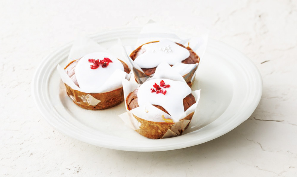 『ざくろ100』を使った、ざくろとココアのカップケーキ