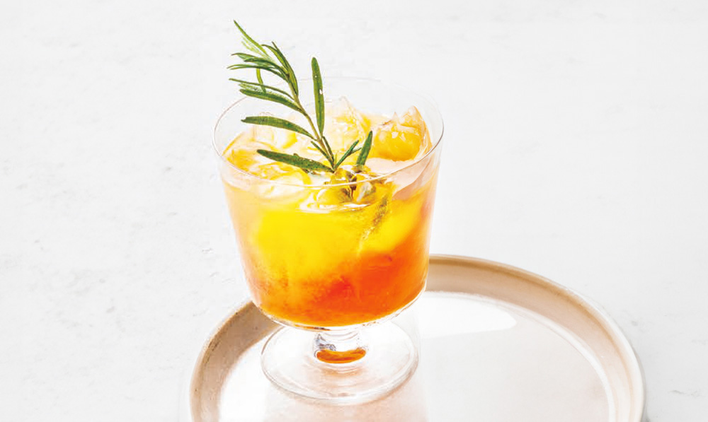 『ざくろ100』を使った、ざくろ100とオレンジジュースのモクテル