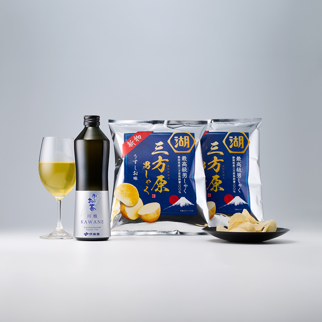 瓶 お~いお茶「KAWANE」と湖池屋「三方原男しゃくポテトチップス」のマリアージュセット